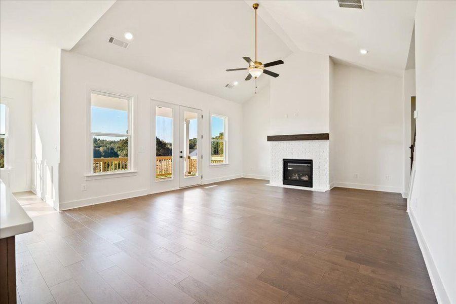 Spacious, unfurnished interior of a new home in Brooks Pond, Cumming (Image 29).