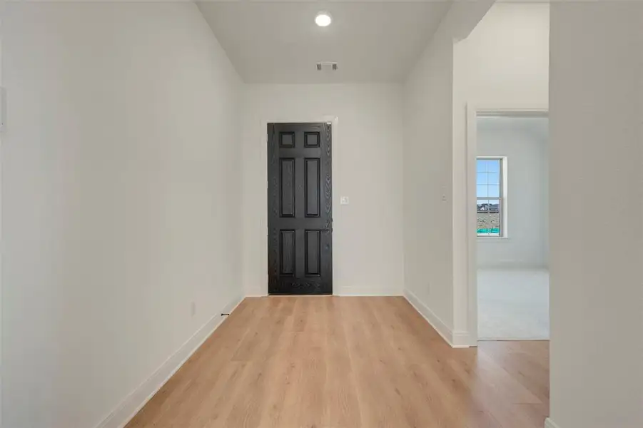 Spacious, unfurnished interior of a new home in Creekshaw – Classic, Royse City (Image 31).