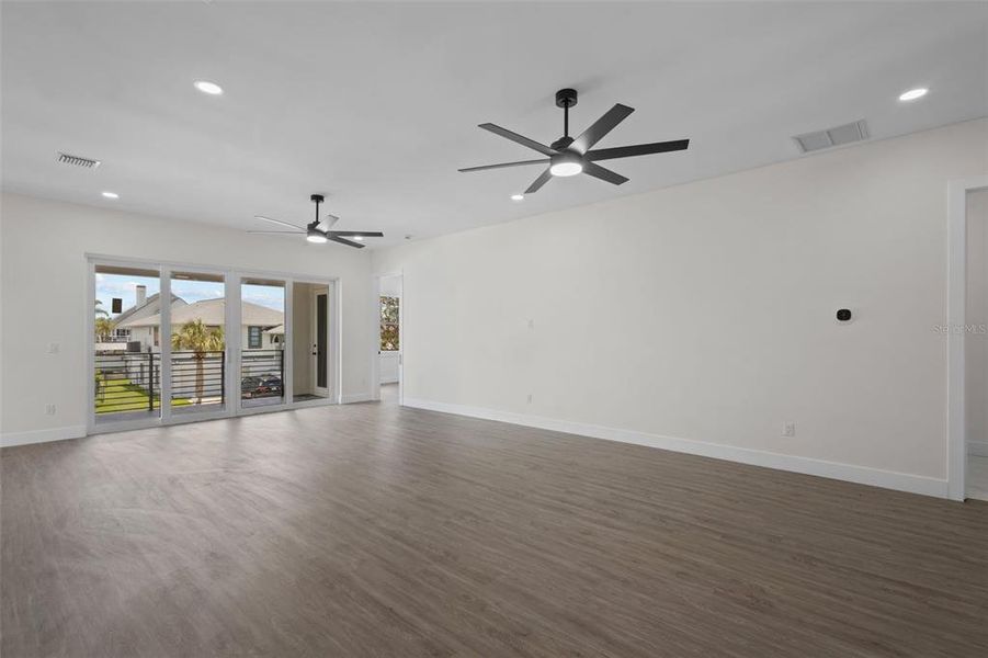 Spacious, unfurnished interior of a new home in , Hudson (Image 10).