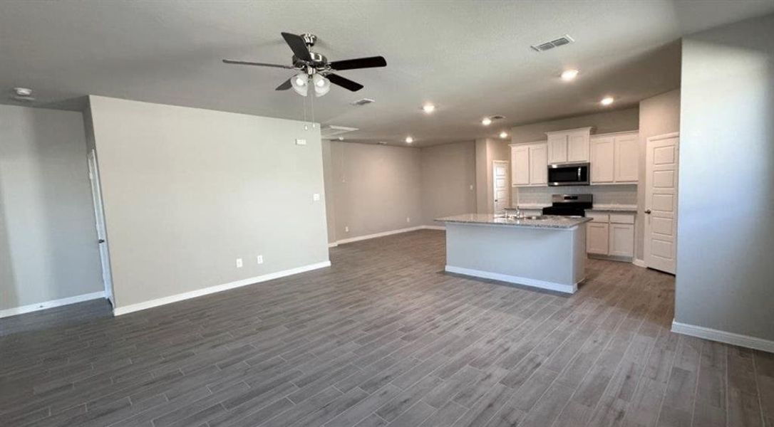 Spacious, unfurnished interior of a new home in Monarch at the Meadows, Ponder (Image 9).