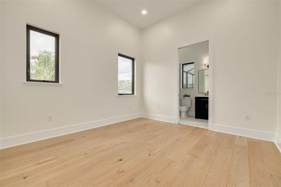 Spacious, unfurnished interior of a new home in , Tampa (Image 54).