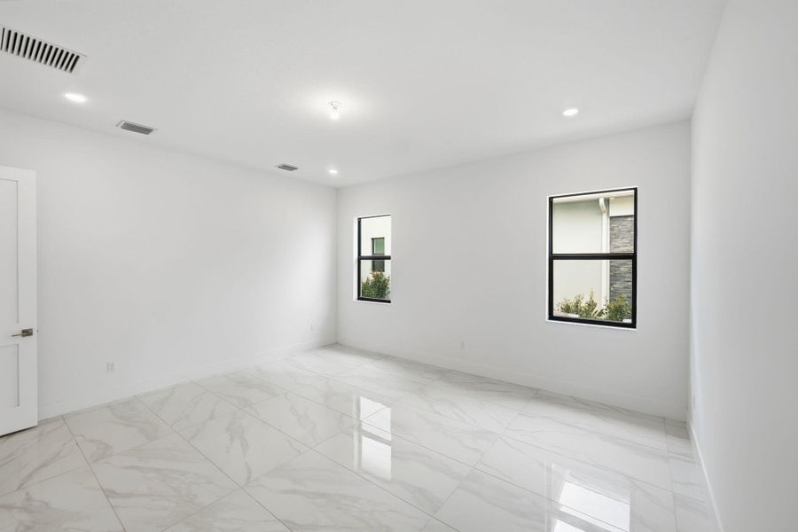 15-web-or-mls-10146-royal-ascot-ave