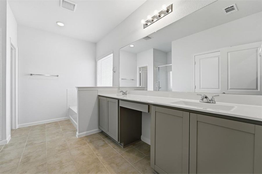 Furnished interior view inside a new home in Saddlebrook Estates, Waxahachie (Image 9).