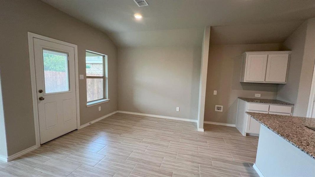 Spacious, unfurnished interior of a new home in Rosewood at Beltmill, Fort Worth (Image 13).