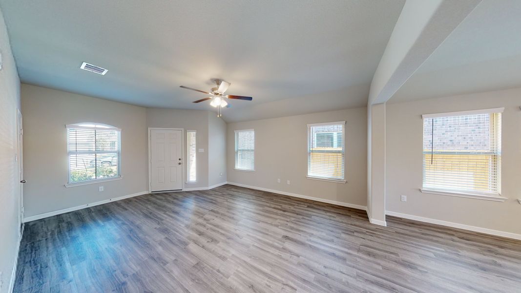 Representative unfurnished interior of a home built from the Floor Plan 1605 by Colina Homes in River Ranch, Dayton (Image 36).