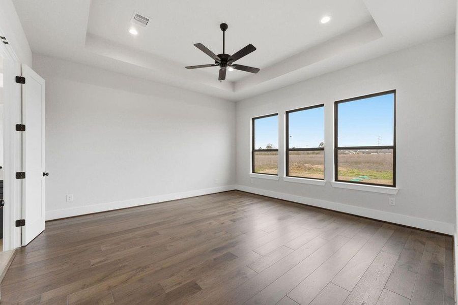 Spacious, unfurnished interior of a new home in , Smithville (Image 10).
