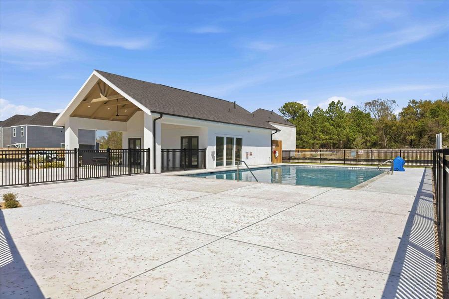Community amenities in Alaia Crossing, Houston (Image 38).