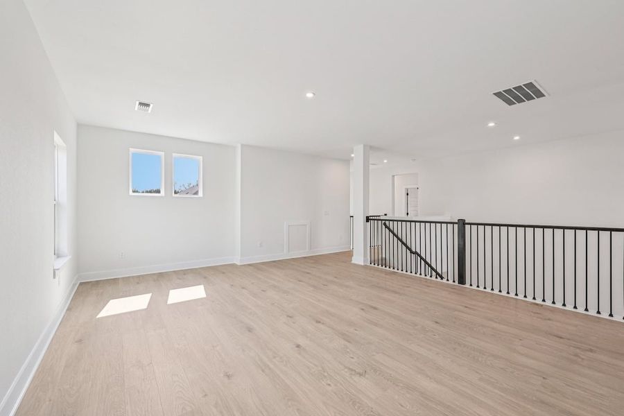 Spacious, unfurnished interior of a new home in Sauls Ranch, Round Rock (Image 12).
