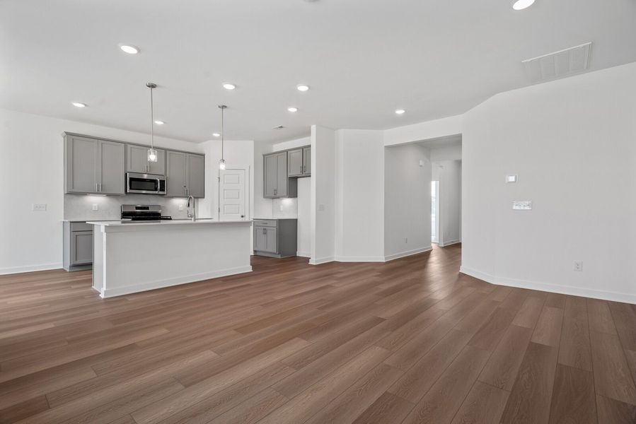 Spacious, unfurnished interior of a new home in Sage Farms, White House (Image 71).