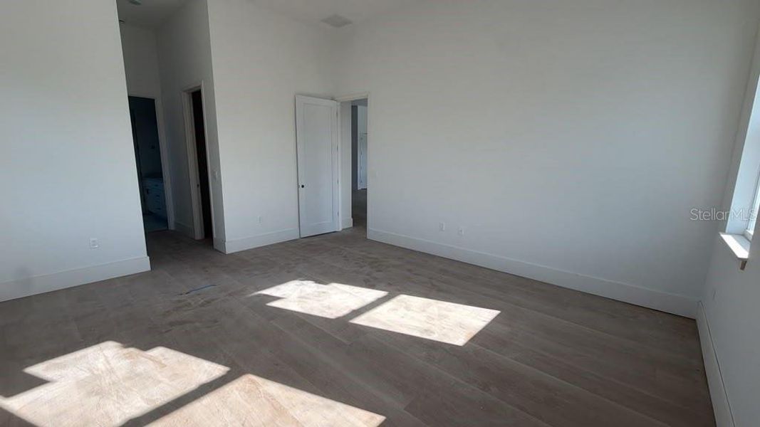 Spacious, unfurnished interior of a new home in , Port Charlotte (Image 17).