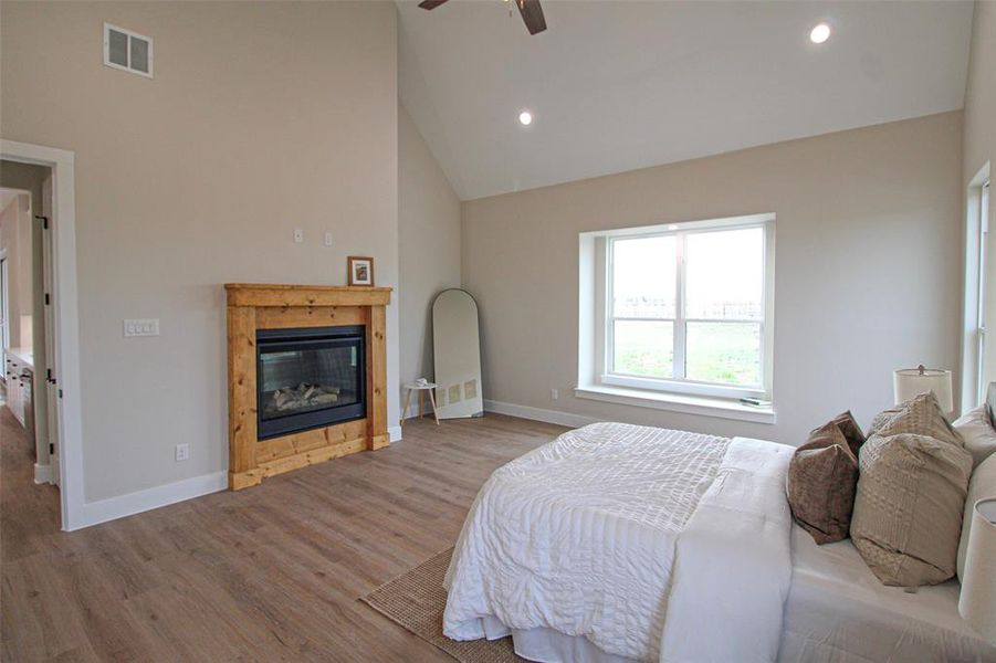 Furnished interior view inside a new home in , Waxahachie (Image 12).