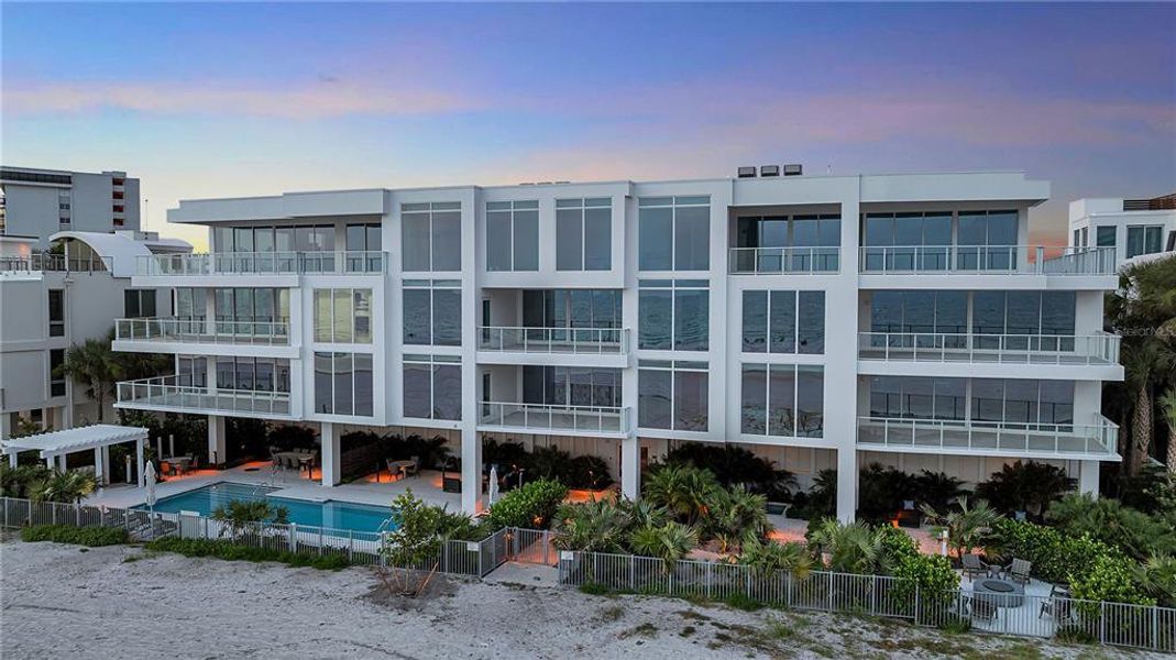 Condo located in Sarasota, FL showcasing its design and architecture (Image 27). Condo located in Sarasota, FL showcasing its design and architecture (Image 27).