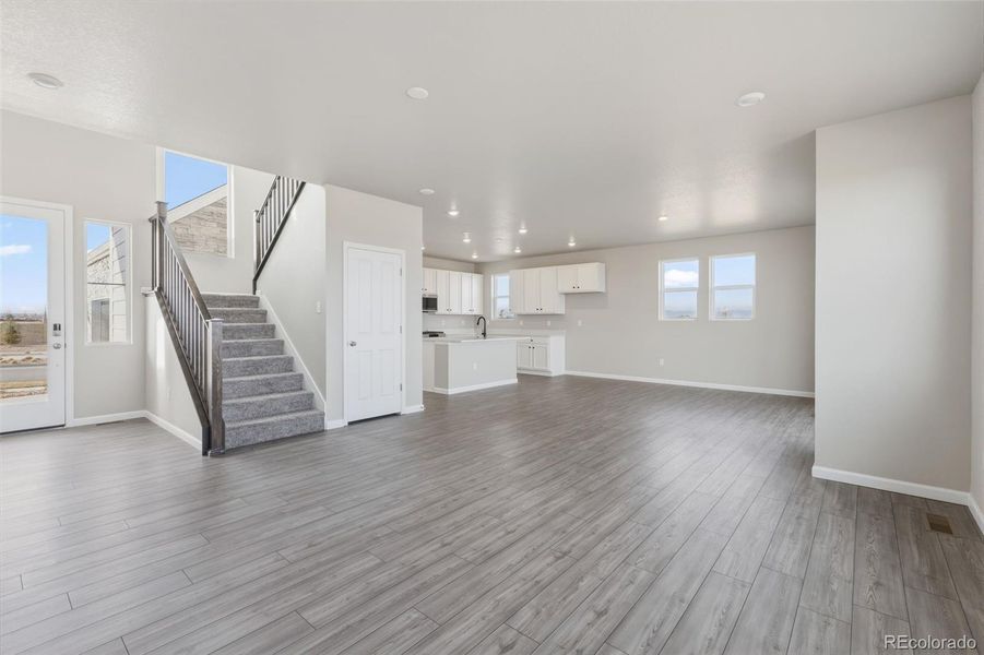 Spacious, unfurnished interior of a new home in , Aurora (Image 27).