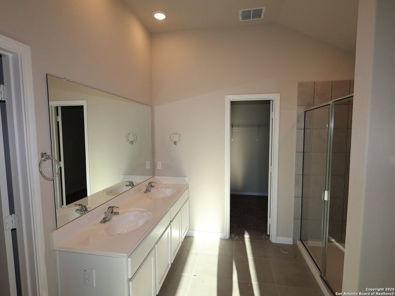 Image 26 of a home in Agave.