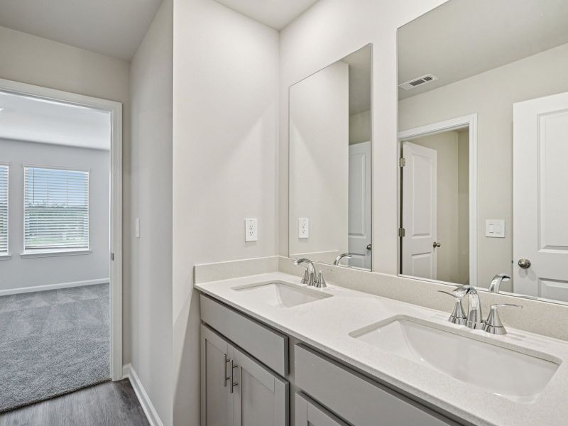 Secondary Bathroom in the Thompson floorplan at a Meritage Homes community in Atlanta, GA.