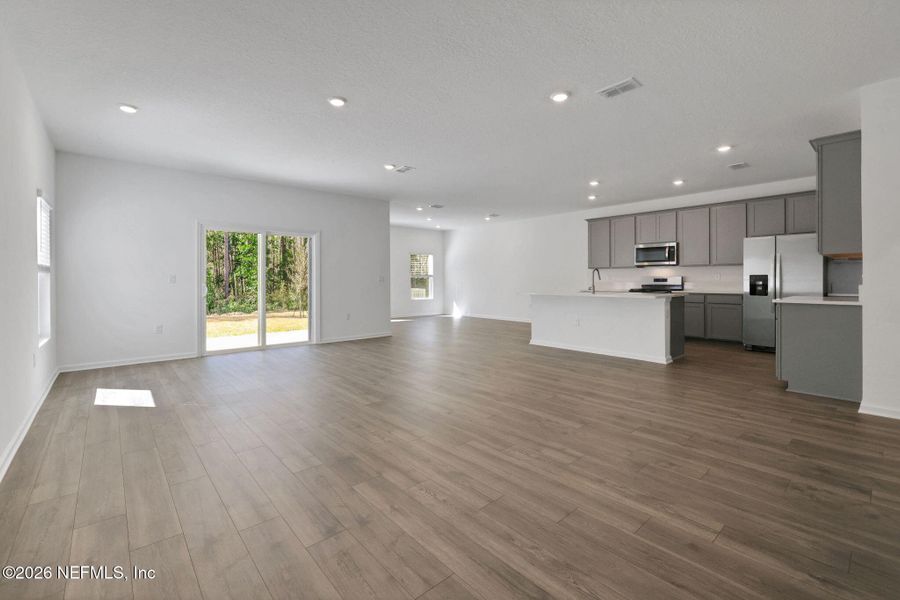 Spacious, unfurnished interior of a new home in Cedar Creek, Jacksonville (Image 38).