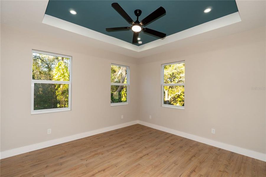 Spacious, unfurnished interior of a new home in , Tampa (Image 34).