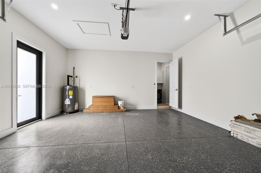 Spacious, unfurnished interior of a new home in , Naples (Image 44).