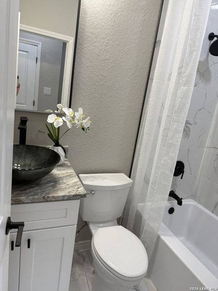 Furnished interior view inside a new home in , Canyon Lake (Image 10).