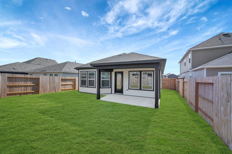 Exterior details and patio area of a home in Indian Springs, Crosby (Image 4).