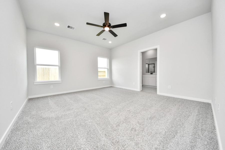 Spacious, unfurnished interior of a new home in Sundance Cove, Crosby (Image 21).