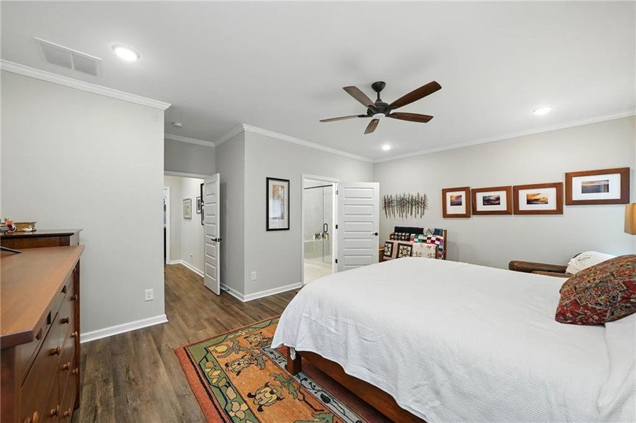 Furnished interior view inside a new home in , Waleska (Image 10).