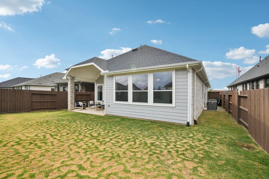 Exterior details and patio area of a home in Wood Leaf Reserve, Tomball (Image 4).