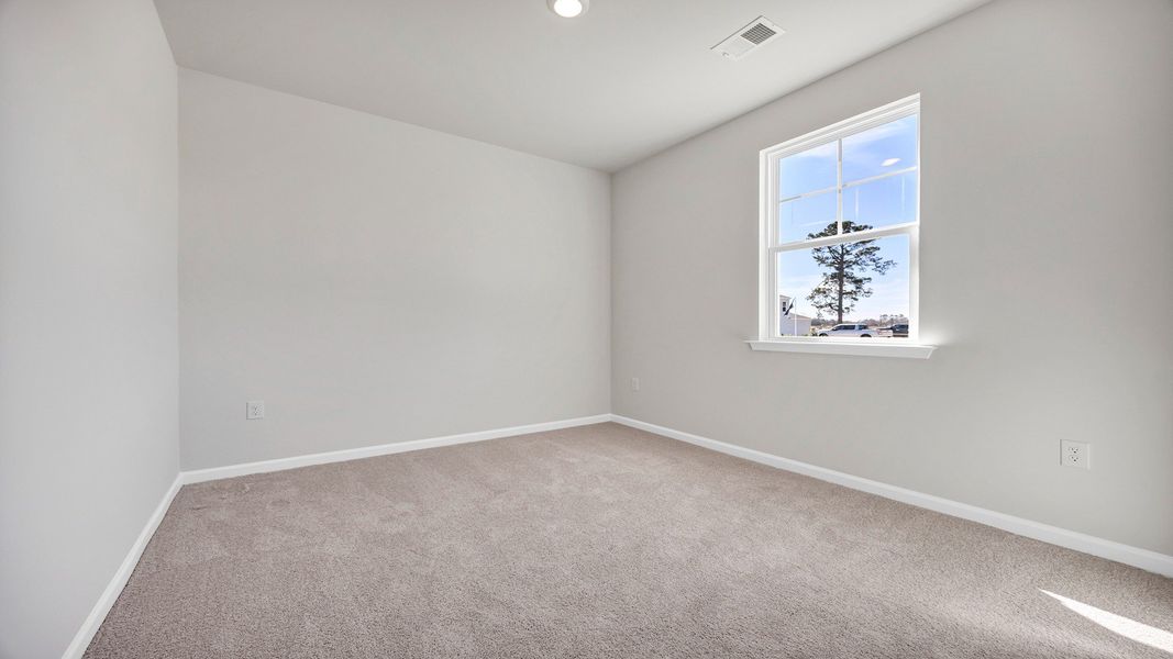 Spacious, unfurnished interior of a new home in Sease's Pond, Gilbert (Image 21).