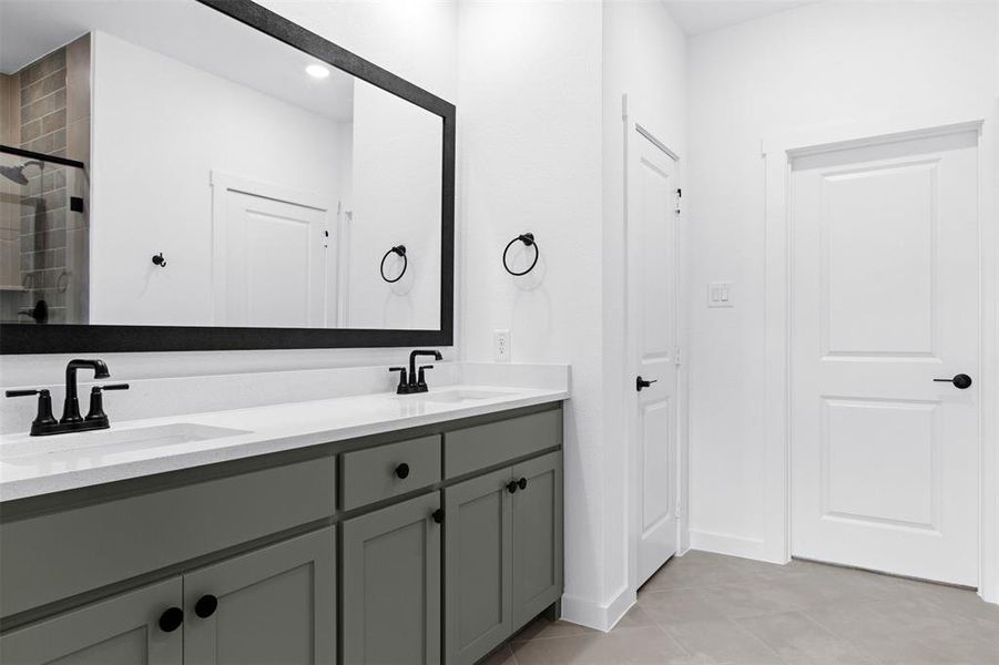 019-12412AudubonTrail-Wylie-TX-75098-PrimaryBathroom.jpg-SMALL