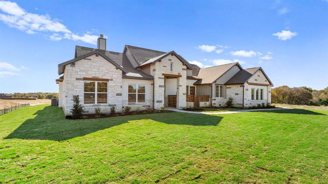 View of front of house featuring a front yard