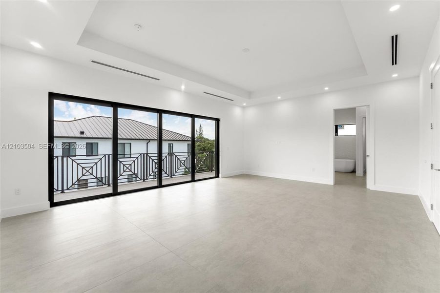 Spacious, unfurnished interior of a new home in , Miami (Image 44).