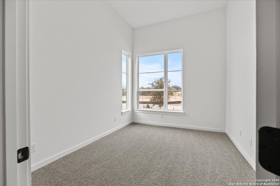 Spacious, unfurnished interior of a new home in Stream Waters, Seguin (Image 12).