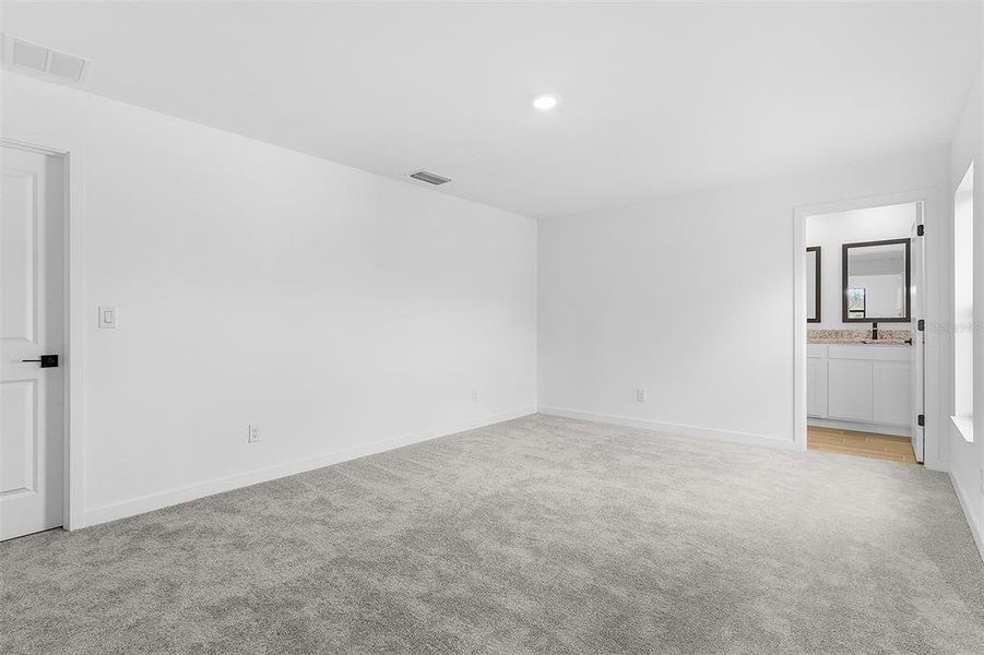 Spacious, unfurnished interior of a new home in , North Port (Image 13).
