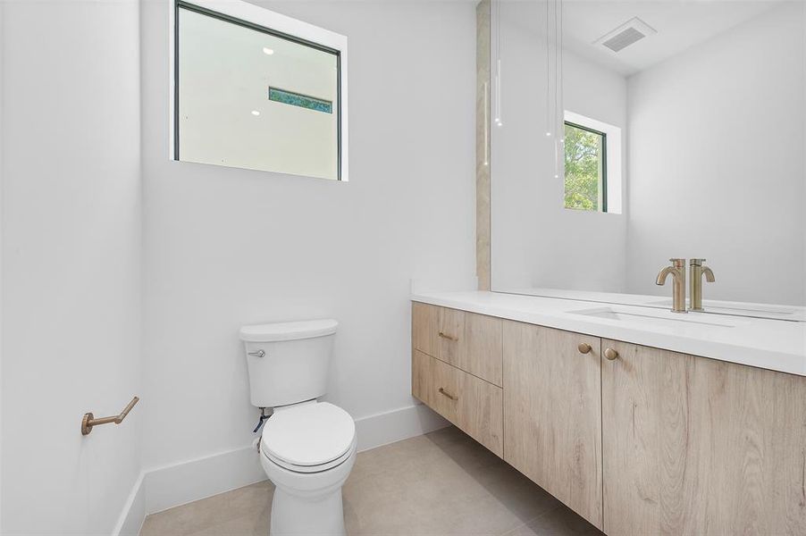 Furnished interior view inside a new home in , Fort Lauderdale (Image 5).