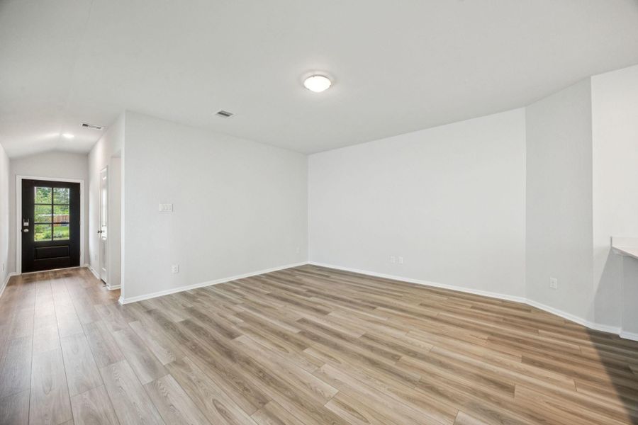 Spacious, unfurnished interior of a new home in Saint Tropez, Huffman (Image 17).