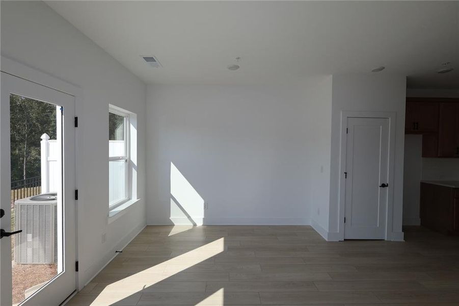 Spacious, unfurnished interior of a new home in Grandview Terrace, Canton (Image 7).