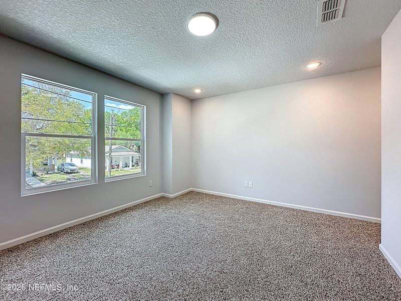 Spacious, unfurnished interior of a new home in , Jacksonville (Image 19).