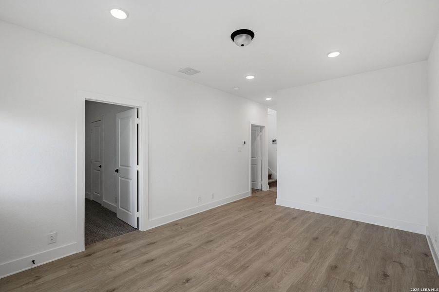 Spacious, unfurnished interior of a new home in Prominence Urban, San Antonio (Image 31).