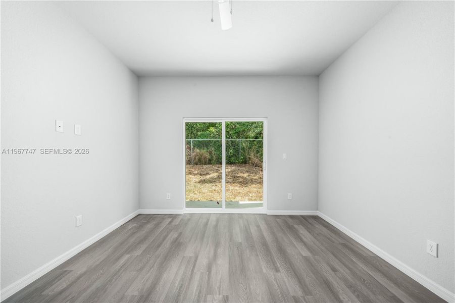 Spacious, unfurnished interior of a new home in , Sebring (Image 10).