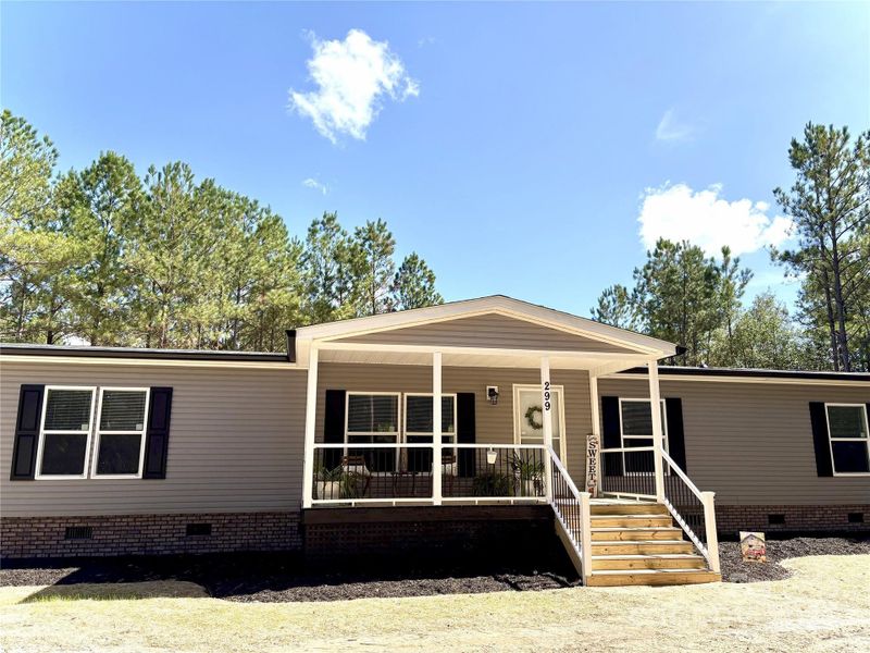 Exterior details and patio area of a home in , Kershaw (Image 24).