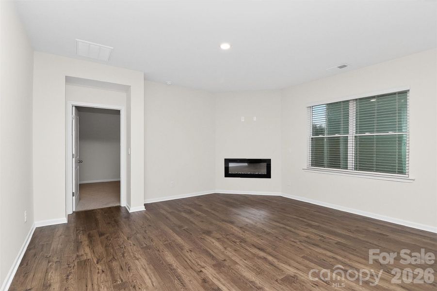 Spacious, unfurnished interior of a new home in Fergus Crossing, York (Image 12).