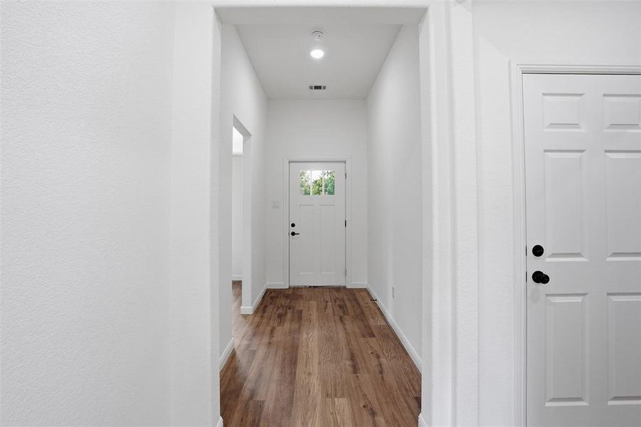 Spacious, unfurnished interior of a new home in , Granbury (Image 24).