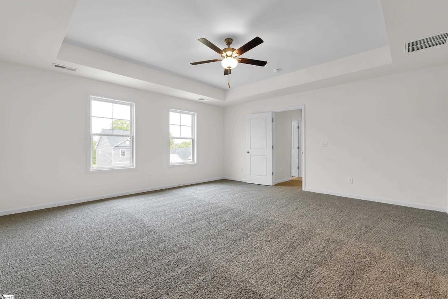 Spacious, unfurnished interior of a new home in Lynbrook, Boiling Springs (Image 19).