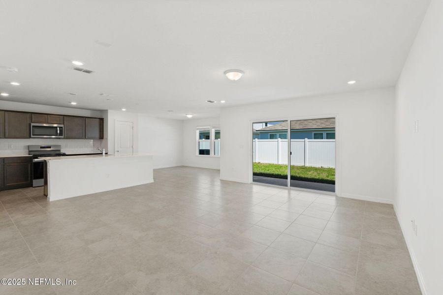 Spacious, unfurnished interior of a new home in Wells Landing, Jacksonville (Image 7).