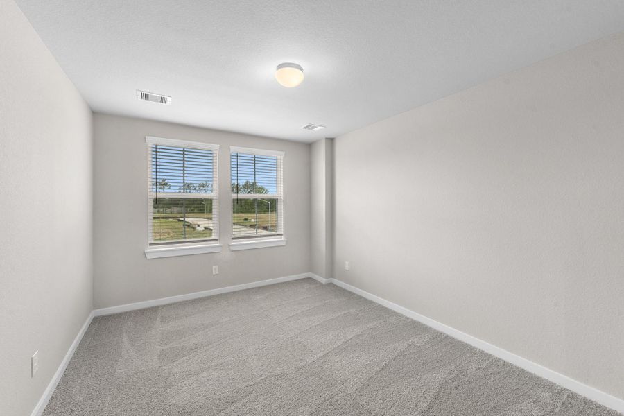 Spacious, unfurnished interior of a new home in Barton Creek Ranch, Conroe (Image 24).