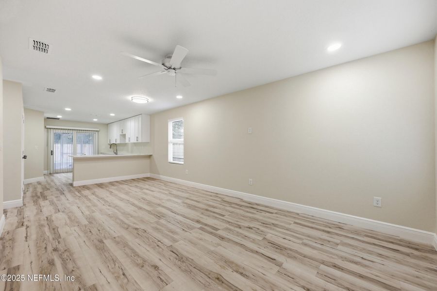 Spacious, unfurnished interior of a new home in , Jacksonville (Image 13).