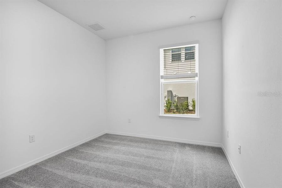 Spacious, unfurnished interior of a new home in Ardisia Park, New Smyrna Beach (Image 20).