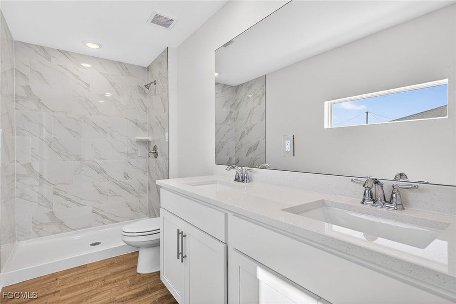 Furnished interior view inside a new home in Cape Coral, Cape Coral (Image 13).