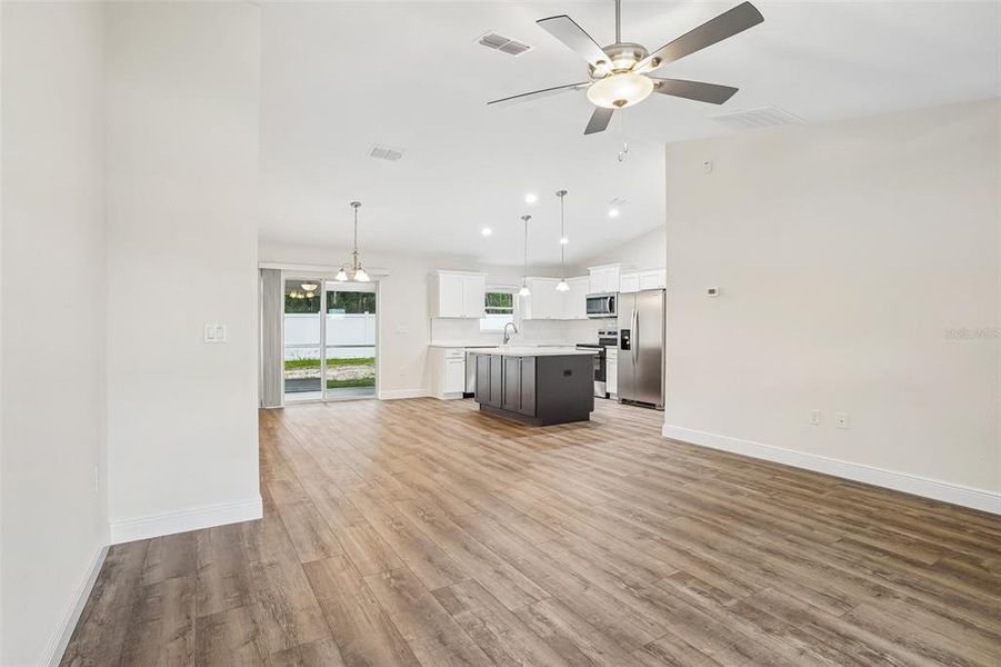 Spacious, unfurnished interior of a new home in , Ocala (Image 19).