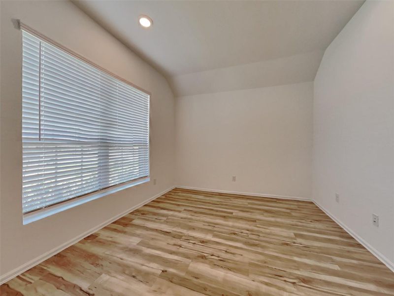 Spacious, unfurnished interior of a new home in Sterling Point at Baytown Crossings: Wildflower II Collection, Baytown (Image 16).